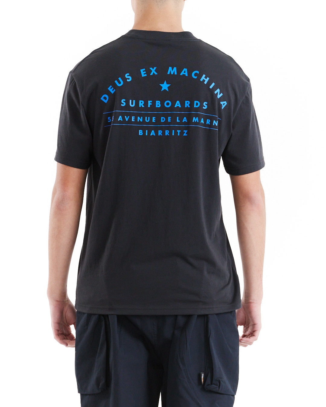 biarritz-surf-address-tee-black-ii|Model