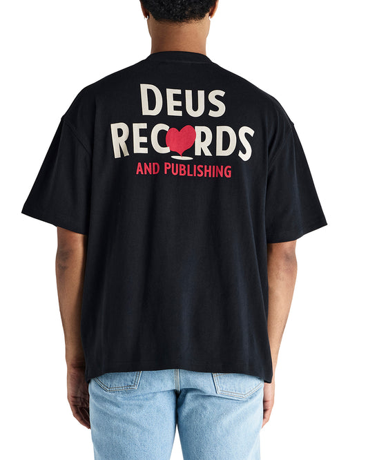 Deep Cut Tee|Model